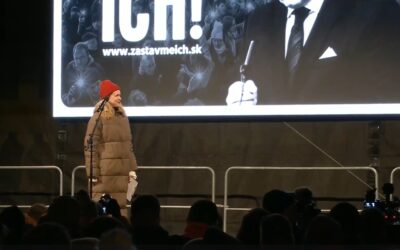 Fico vyhrá, keď my budeme ticho, vyhlásil Majerský. Pred Úradom vlády opäť protestovali tisíce ľudí.