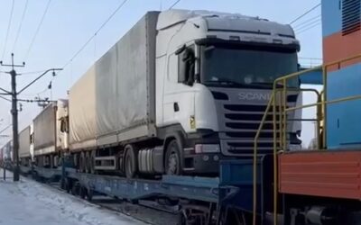Ukrajina skúša obísť blokádu na poľskej hranici po železnici.