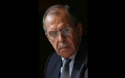 Ukrajina je v hluboké jámě, kvůli míru musí nejprve změnit dekret, řekl Lavrov.