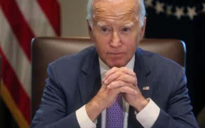 Joe Biden chce dodať zbrane Ukrajine cez Grécko, uviedol Forbes.