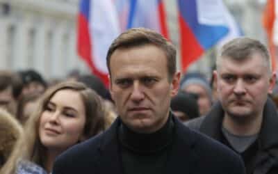 Vo väzenskom tábore zomrel hlavný kritik Kremľa Alexej Navaľnyj. Zavraždili ho, tvrdia Putinovi oponenti.