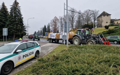 Farmári zablokovali cestu k hraničnému priechod Vyšné Nemecké.