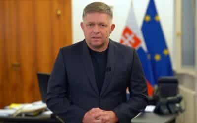 Premiér zvolal bezpečnostnú radu pred rokovaním s partnermi v Paríži.