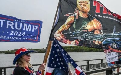Trump tvrdí, že jeho prehra by ukončila demokraciu. Hovorí o krvavom kúpeli.
