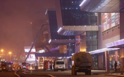 Požár po útoku v Moskvě je z větší části uhašen. Zraněných je 115, přes 60 lidí zemřelo.