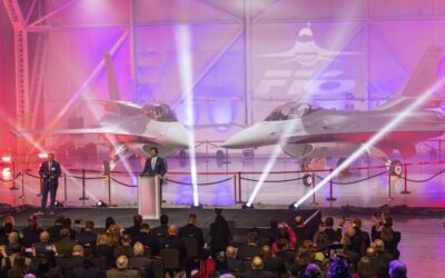 Slovensko si v USA oficiálne prevzalo prvé stíhačky F-16. Nemajú však kde pristávať.