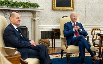 Třetí rok války: USA se spojují s Německem a Polskem.