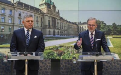 Eduard Chmelár: Fialova vláda zničila základ pevných česko-slovenských väzieb a slovenská opozícia jej pritom asistovala.