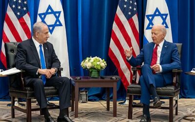 USA posílají Izraeli munici a do Gazy humanitární pomoc.