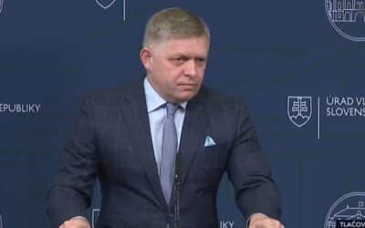 Fico na tlačovke objasňoval: Opozícia sa z protislovenského záškodníctva v zahraničí nevyviní.