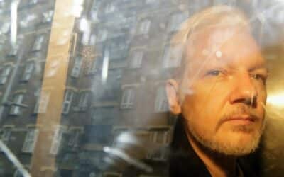 Assange míří domů. S úřady USA se dohodl na přiznání.