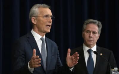 Stoltenberg: NATO rokuje o daní jadrových zbraní do stavu pohotovosti.