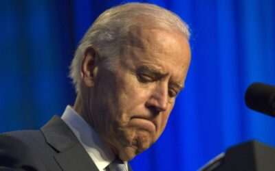 Biden odstupuje z boja o Biely dom, podporil viceprezidentku Harrisovú.