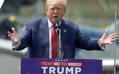 V blízkosti Donalda Trumpa sa strieľalo. Podľa FBI sa to javí ako pokus o atentát.