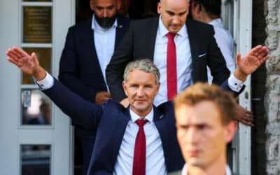 Historické víťazstvo, hlási líder AfD. Podľa prognóz jeho strana vyhrala v Durínsku.