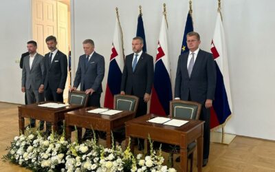 Najvyšší ústavní činitelia podpísali memorandum o zahraničnej politike.