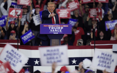 Neďaleko Trumpovho mítingu v Kalifornii zadržali muža s nabitými zbraňami.