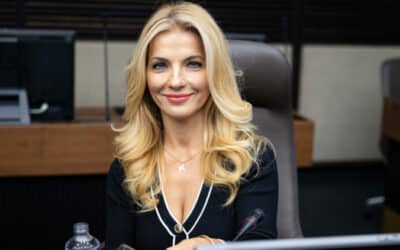 Šimkovičová a Susko prežili odvolávanie. Traja poslanci Hlasu z rebélie vycúvali.