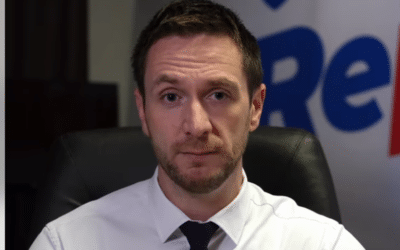 Uhrík: “A je to tu! Zákaz kritiky politických papalášov na internete bez registrácie občianskeho preukazu“.