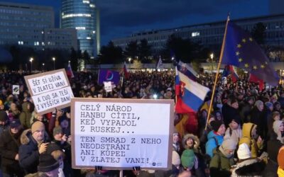 Protesty naprieč Slovenskom: Organizátori vyhlásili stav občianskej pohotovosti. Konal sa aj automobilový anti-protest.