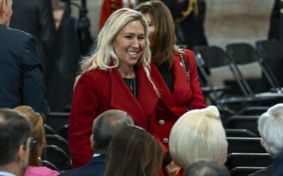 Američania oslavujú pozastavenie pomoci Ukrajine a ďalším krajinám.