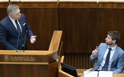 Odvolávanie vlády: Zvyšok rozpravy je neverejný. Fico mal predniesť správu SIS, ktorá odhaľuje „snahy o destabilizáciu SR“.